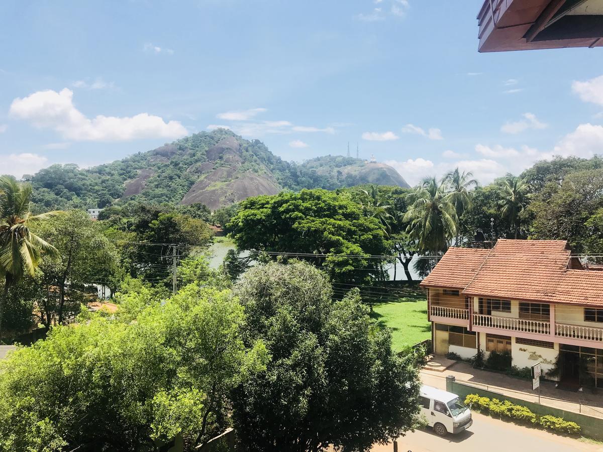Seasons Hotel Kurunegala Luaran gambar