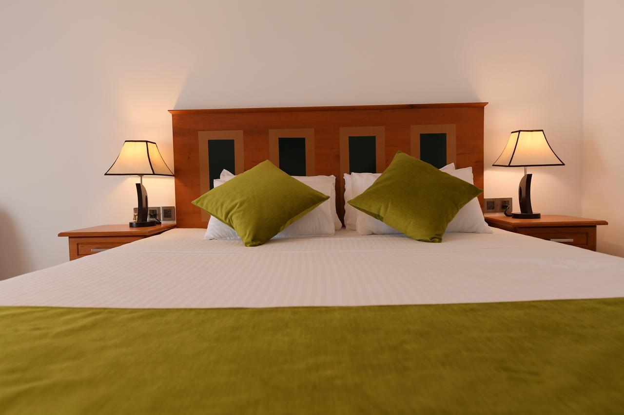 Seasons Hotel Kurunegala Luaran gambar