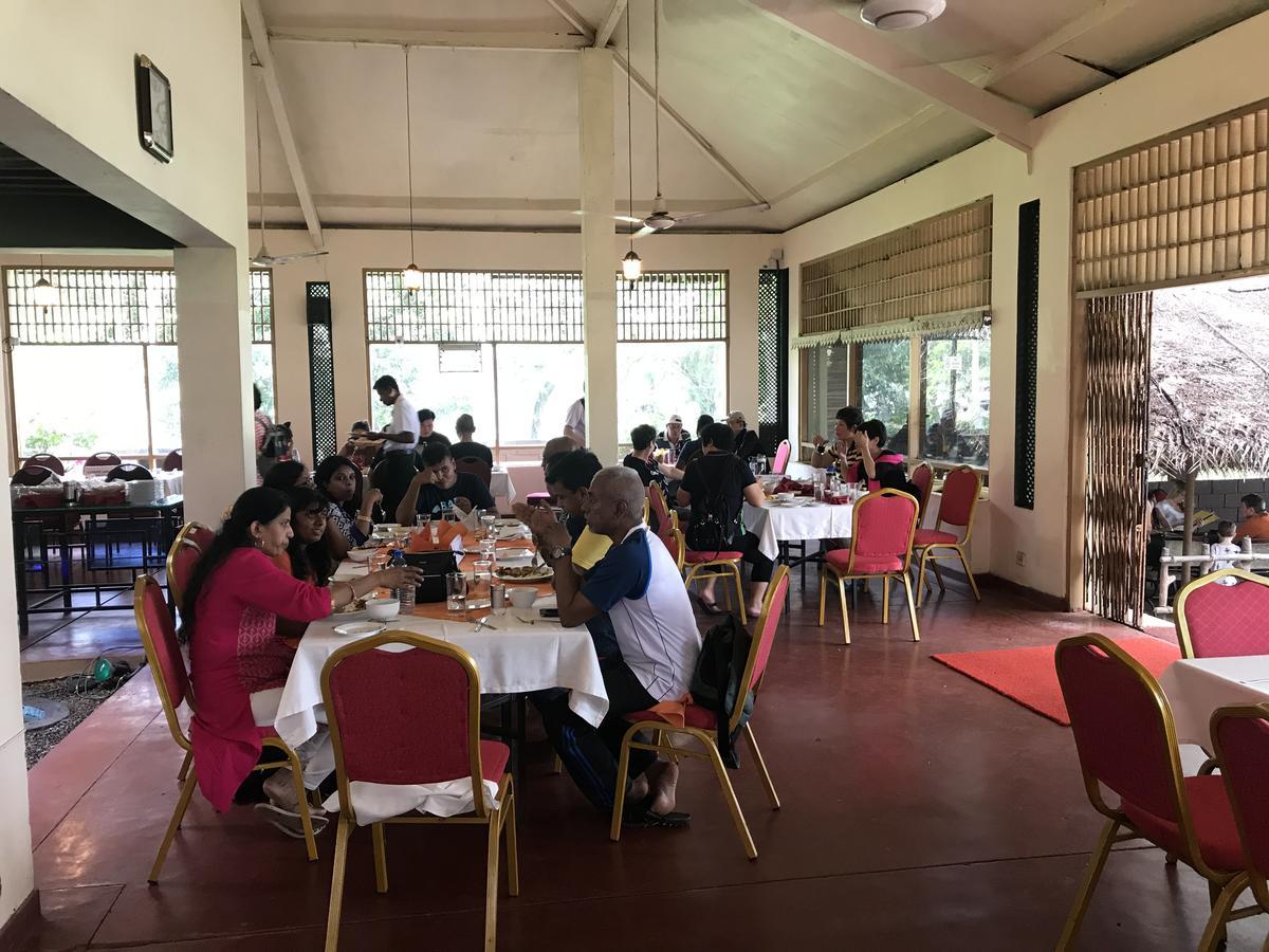 Seasons Hotel Kurunegala Luaran gambar